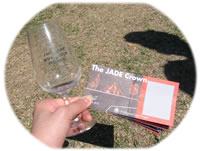 カンタベリーワイン＆フードフェスティバルのテイスティンググラスと通貨